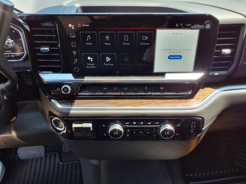 New 2025 GMC Sierra 1500 Elevation image 13