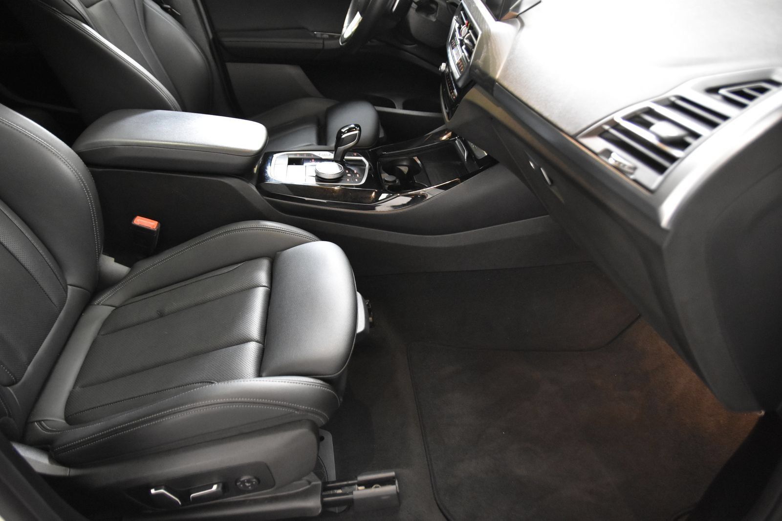 Used 2024 BMW X3 sDrive30i RWD image 40