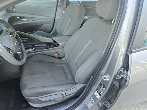 Used 2023 Hyundai Elantra SE FWD image 12