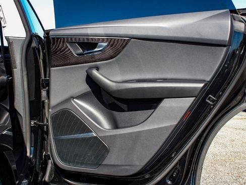 Used 2022 Audi Q8 Premium Plus w/ Premium Plus Package image 11