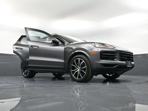 Certified 2025 Porsche Cayenne image 37