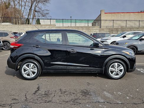 Certified 2020 Nissan Kicks S image 6