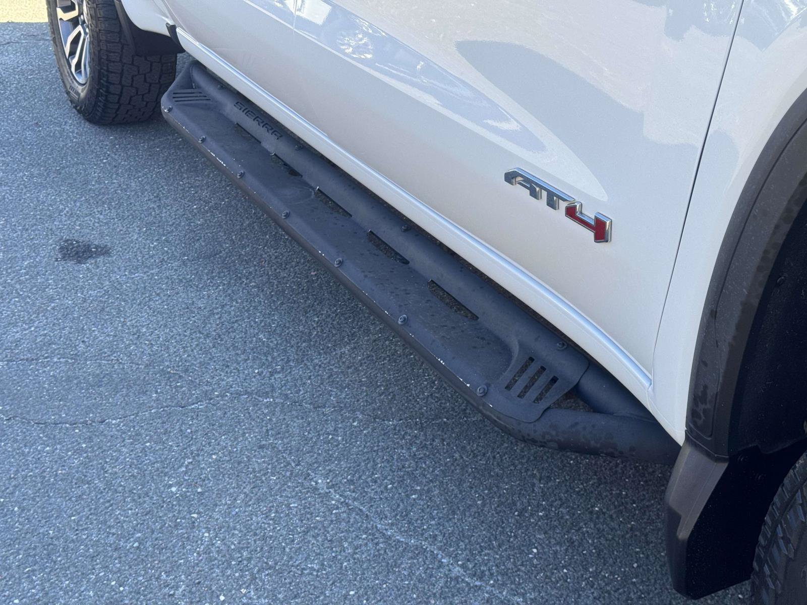 Used 2020 GMC Sierra 1500 AT4 w/ AT4 Premium Package AWD/4WD image 9
