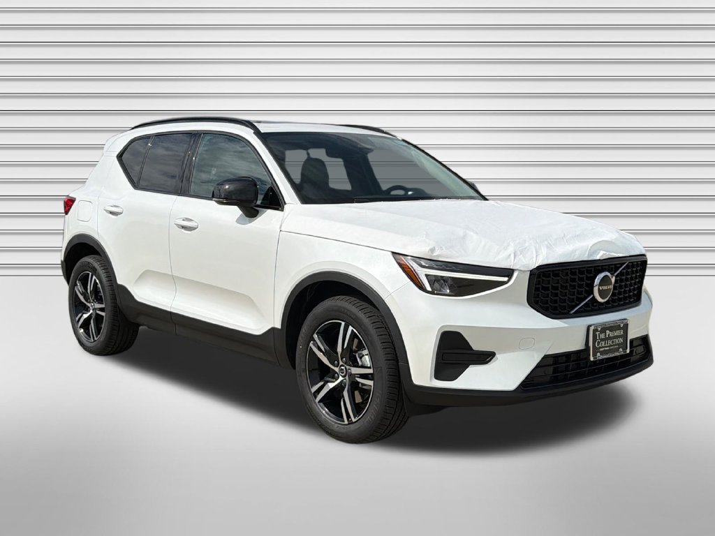 New 2026 Volvo XC40 B5 Core w/ Climate Package AWD/4WD image 1