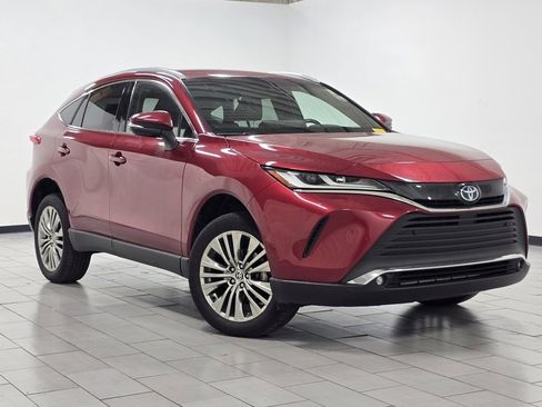 Certified 2024 Toyota Venza Limited image 2