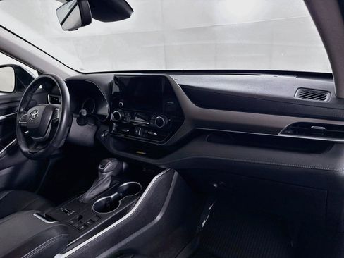 Used 2023 Toyota Highlander XLE FWD image 58