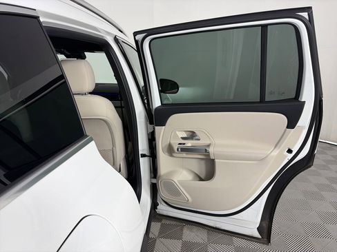 Used 2023 Mercedes-Benz EQB 300 4MATIC image 28