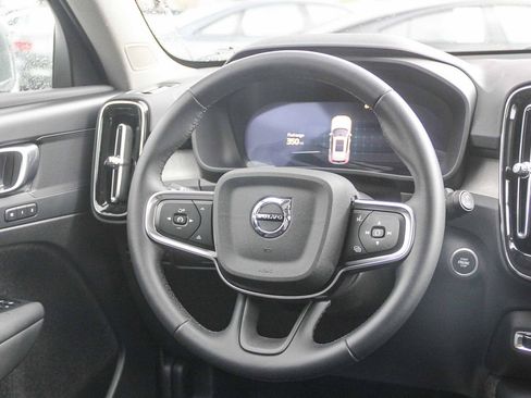 Used 2025 Volvo XC40 B5 Core image 18
