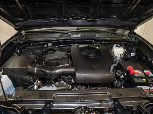 Certified 2023 Toyota Tacoma TRD Off-Road image 18