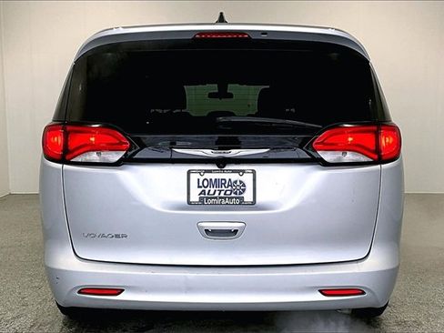 Used 2022 Chrysler Voyager LX image 6