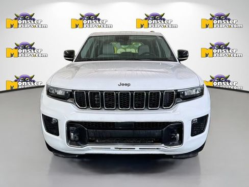 Used 2022 Jeep Grand Cherokee Overland w/ Luxury Tech Group IV AWD/4WD image 2