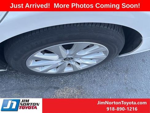 Used 2020 Toyota Camry LE image 10