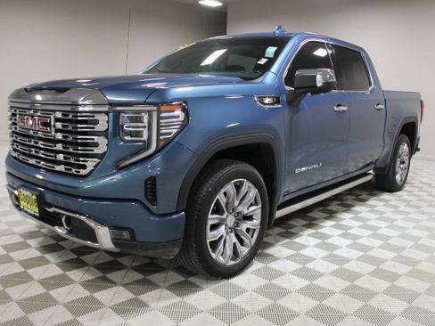 Used 2025 GMC Sierra 1500 Denali w/ Denali Reserve Package AWD/4WD image 7