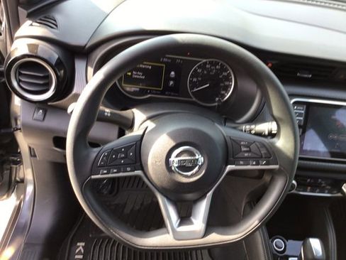Used 2018 Nissan Kicks SV image 22