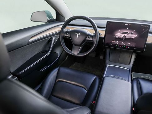 Used 2023 Tesla Model 3 Standard Range image 29