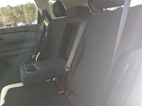 Used 2024 Nissan Rogue S image 32