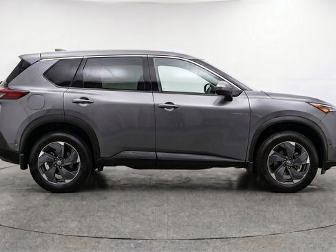 Used 2025 Nissan Rogue SV AWD/4WD image 11