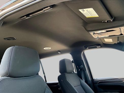 Used 2023 Chevrolet Suburban LS RWD image 14