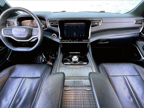 Used 2024 Jeep Wagoneer L Series II w/ Flexible Seating Group image 15