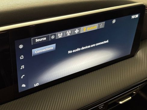 Certified 2025 Nissan Kicks SR FWD image 35