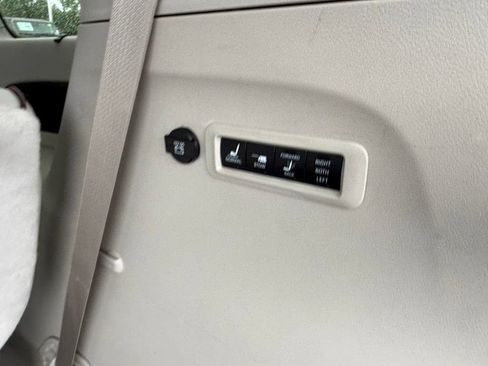 Used 2017 Chrysler Pacifica Limited w/ Advanced Safetytec Group FWD image 54