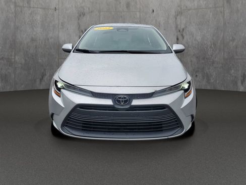 Used 2023 Toyota Corolla LE FWD image 2