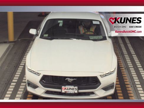 Used 2024 Ford Mustang Premium image 3