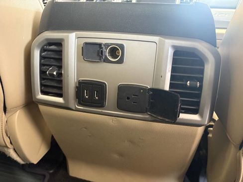 Used 2019 Ford F250 Lariat w/ Chrome Package image 35