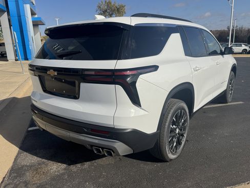 New 2026 Chevrolet Traverse LT image 4
