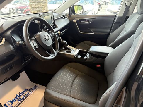 Used 2021 Toyota RAV4 XLE FWD image 2