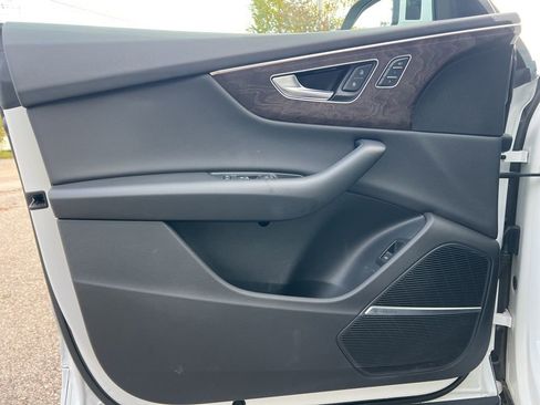 Used 2022 Audi Q8 Premium Plus w/ Premium Plus Package image 10