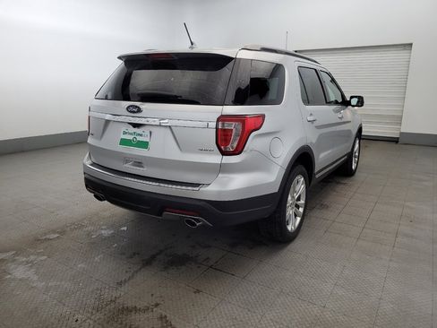 Used 2018 Ford Explorer XLT w/ Equipment Group 202A image 9