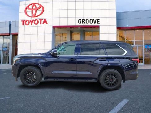 Used 2024 Toyota Sequoia SR5 w/ SR5 Premium Package AWD/4WD image 2