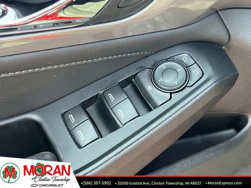 Used 2023 Chevrolet Traverse LT FWD image 18