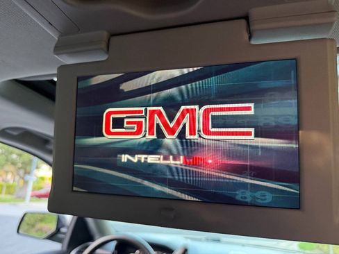 Used 2017 GMC Yukon XL SLT w/ Open Road Package AWD/4WD image 23