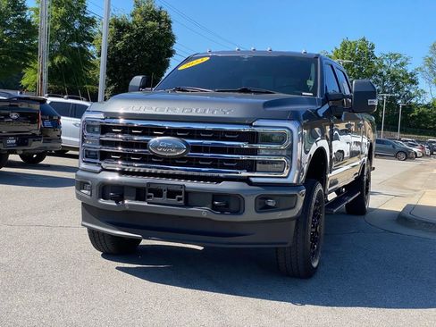 Used 2023 Ford F250 Lariat w/ Sport Appearance Package AWD/4WD image 3
