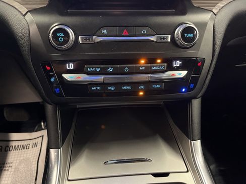 Used 2020 Ford Explorer Limited image 24