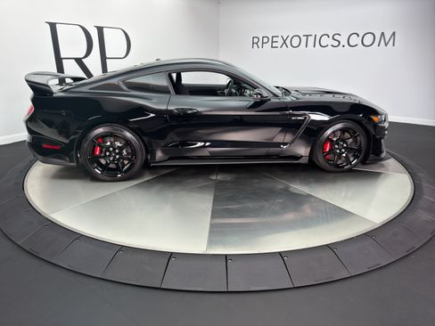 Used 2019 Ford Mustang Shelby GT350R w/ GT350R Equipment Group 920A RWD image 7