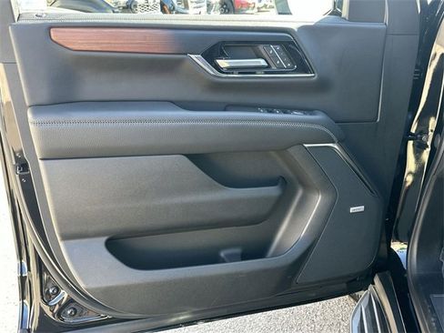 Used 2025 GMC Yukon XL Denali image 21