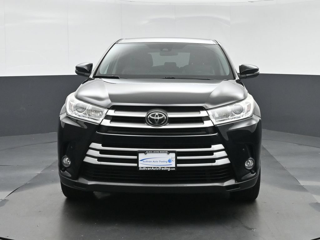 Used 2019 Toyota Highlander Plus AWD/4WD image 2