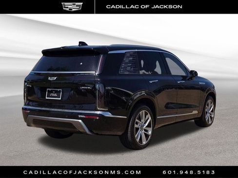 New 2026 Cadillac Vistiq Luxury w/ LPO, Floor Liner Package AWD/4WD image 4