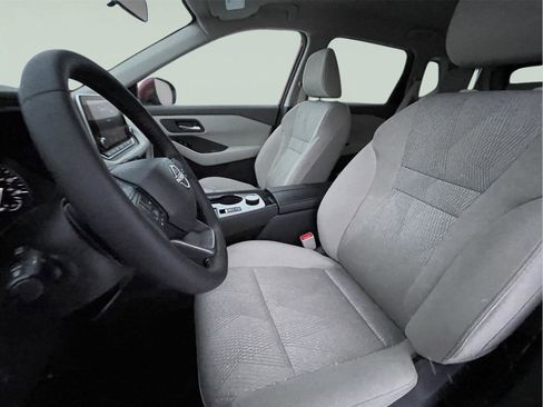 Used 2025 Nissan Rogue SV image 14