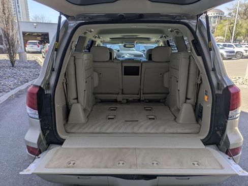 Used 2013 Lexus LX 570 4WD w/ Luxury Pkg w/Pre-crash image 29