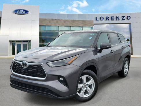 Used 2023 Toyota Highlander LE FWD image 1