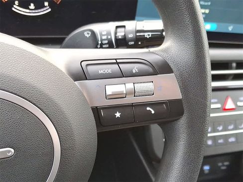 Certified 2025 Hyundai Tucson SE image 22