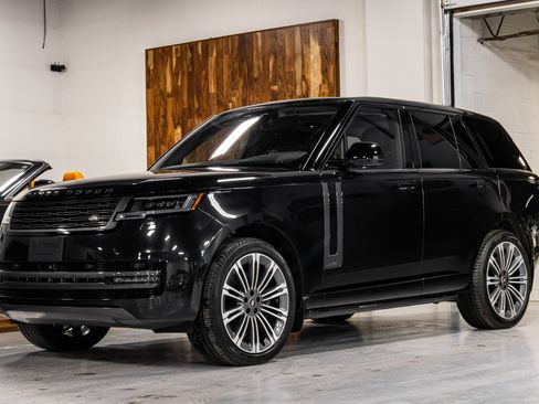 Used 2023 Land Rover Range Rover Autobiography image 2