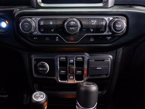 Certified 2022 Jeep Wrangler Unlimited Sahara w/ Cold Weather Group image 17