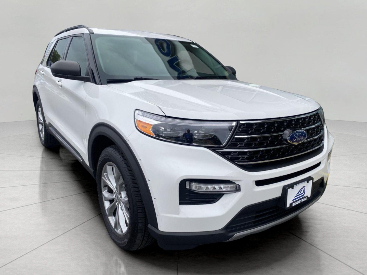 Used 2020 Ford Explorer XLT w/ Equipment Group 202A AWD/4WD image 1