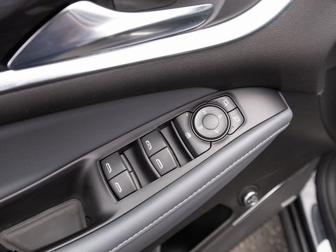 Used 2021 Buick Enclave Essence image 16