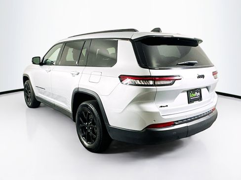 Used 2024 Jeep Grand Cherokee L Laredo image 5